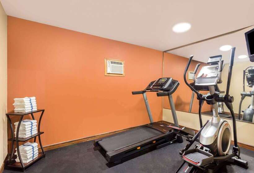 ホテル Americinn By Wyndham Boscobel