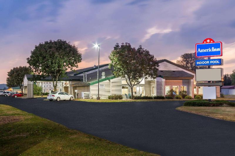 ホテル Americinn By Wyndham Boscobel