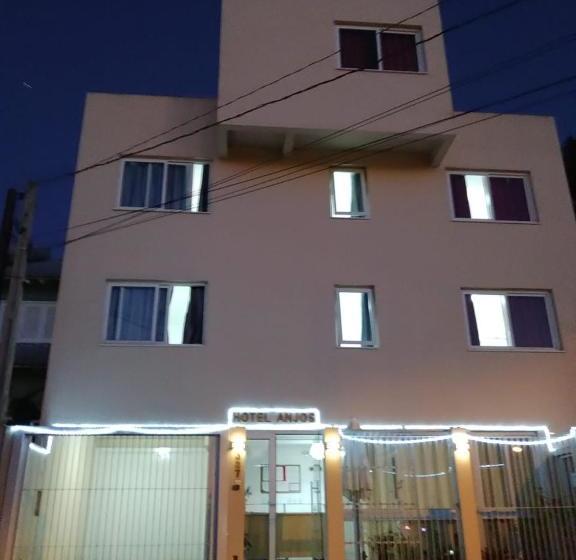 ホテル Anjos Ltda