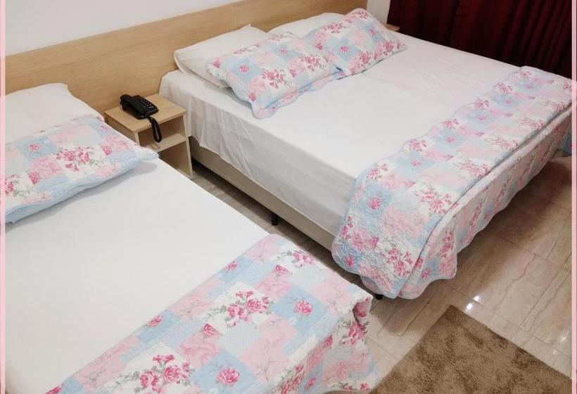 ホテル Anjos Ltda