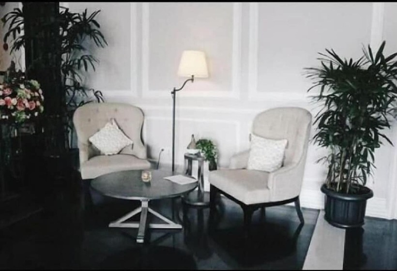 בית מלון כפרי Brava Suites By Zia  Surabaya