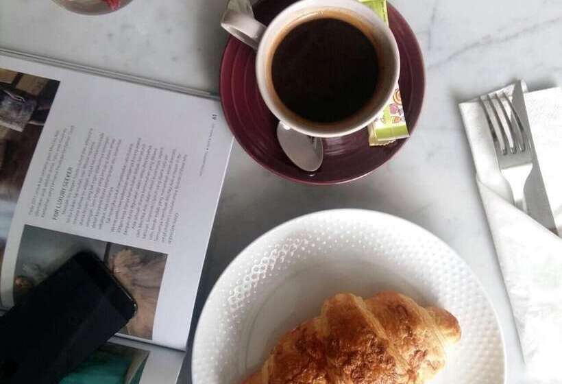 בית מלון כפרי Brava Suites By Zia  Surabaya