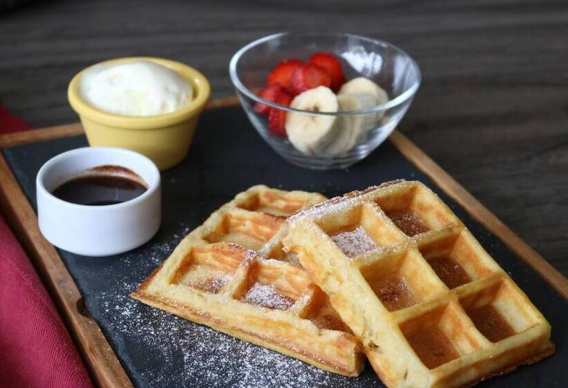 בית מלון כפרי Brava Suites By Zia  Surabaya