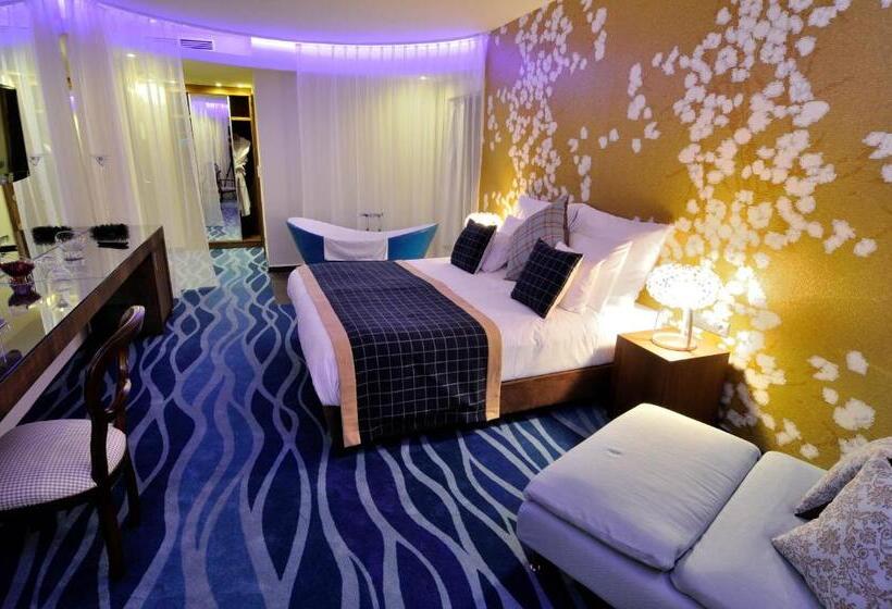 Отель Cascade Resort & Spa