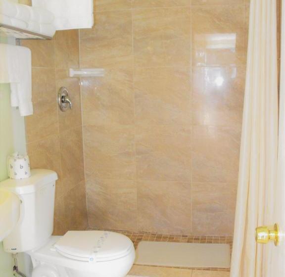 فندق Eagle Crater Lake Inn