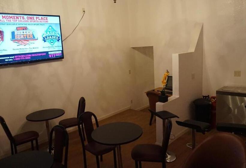 فندق Eagle Crater Lake Inn