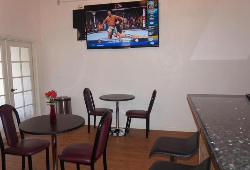 فندق Eagle Crater Lake Inn