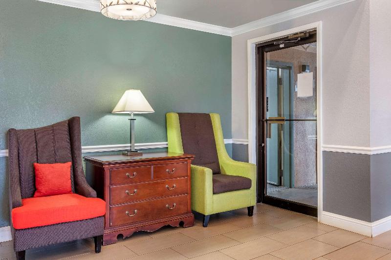 فندق Econo Lodge