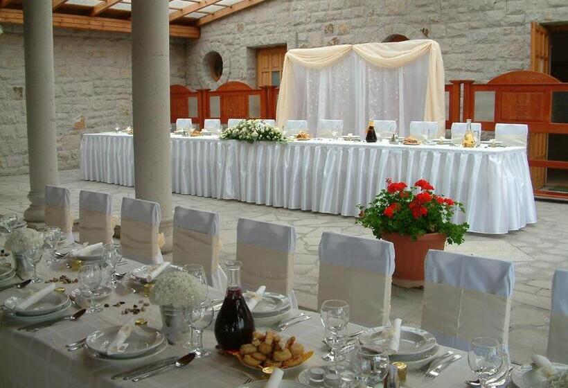 فندق Egri Korona Borház és Wellness