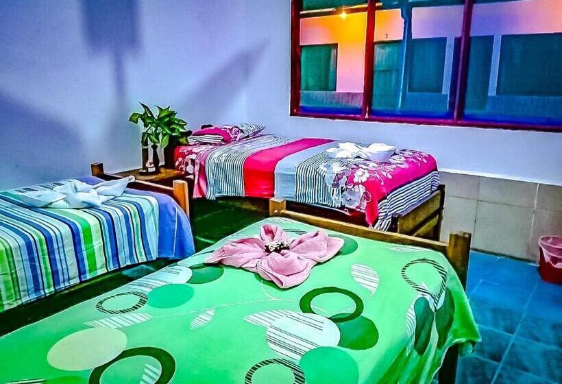 هتل El Curichal Hostel