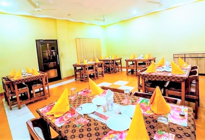 בית מלון כפרי Empire Gandhidham