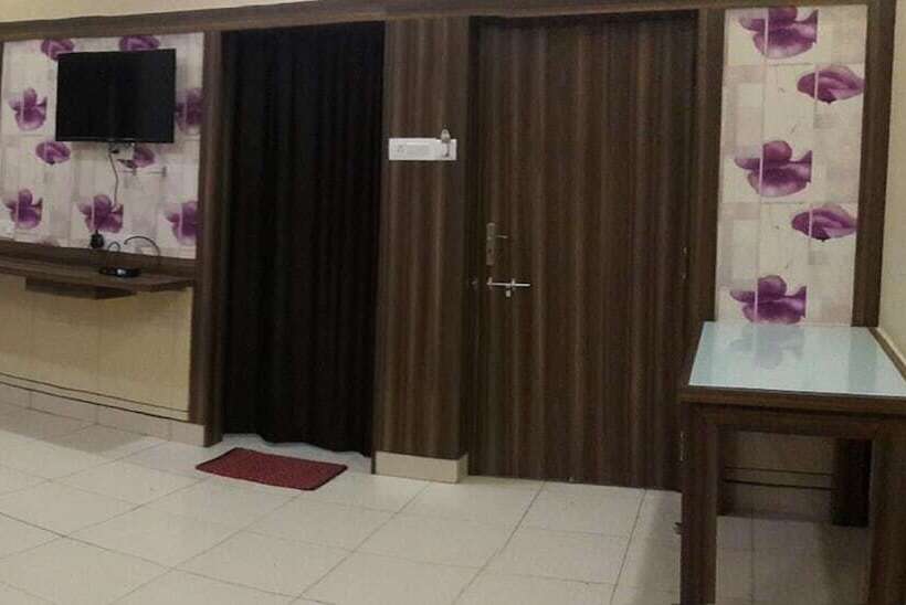 בית מלון כפרי Empire Gandhidham