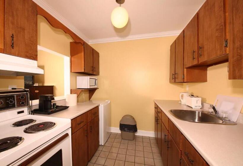 Grenfell Heritage Hotel & Suites