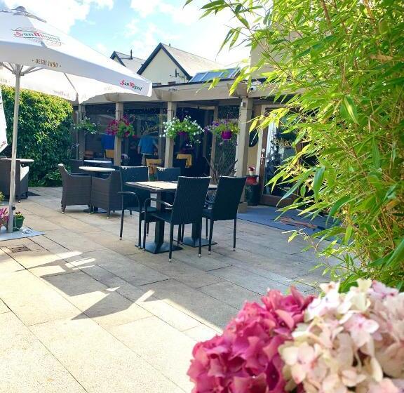 Отель Horse & Hound