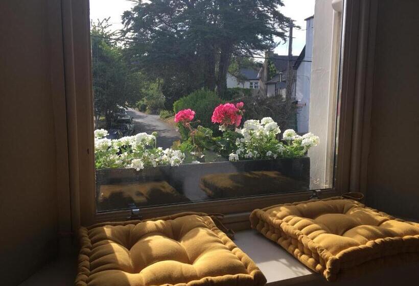 Отель Horse & Hound