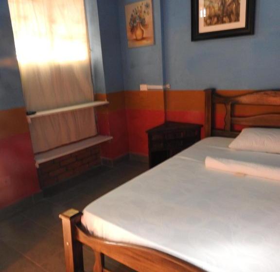 هتل Hostal Las Terrazas