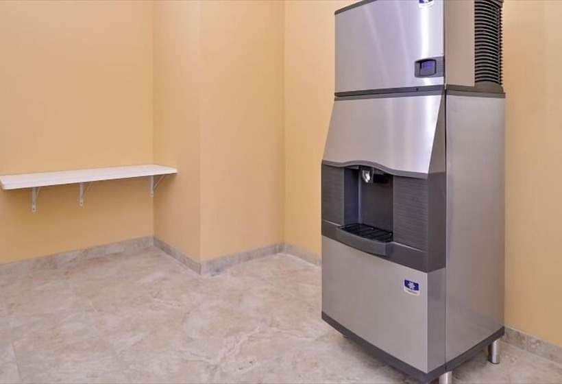 فندق La Bonita Inn & Suites   Crane