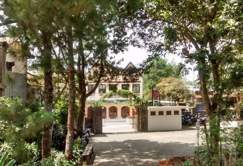 ホテル The La Oma Cafe &