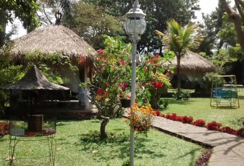 호텔 The La Oma Cafe &