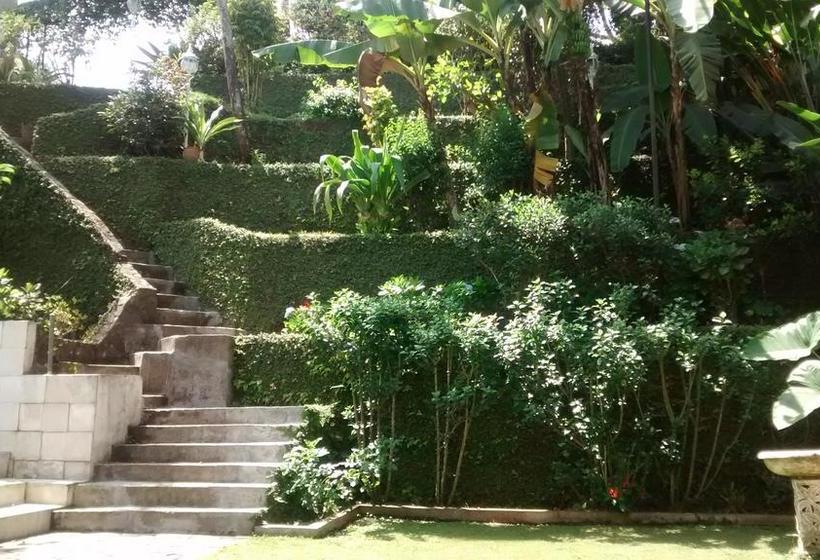 호텔 The La Oma Cafe &