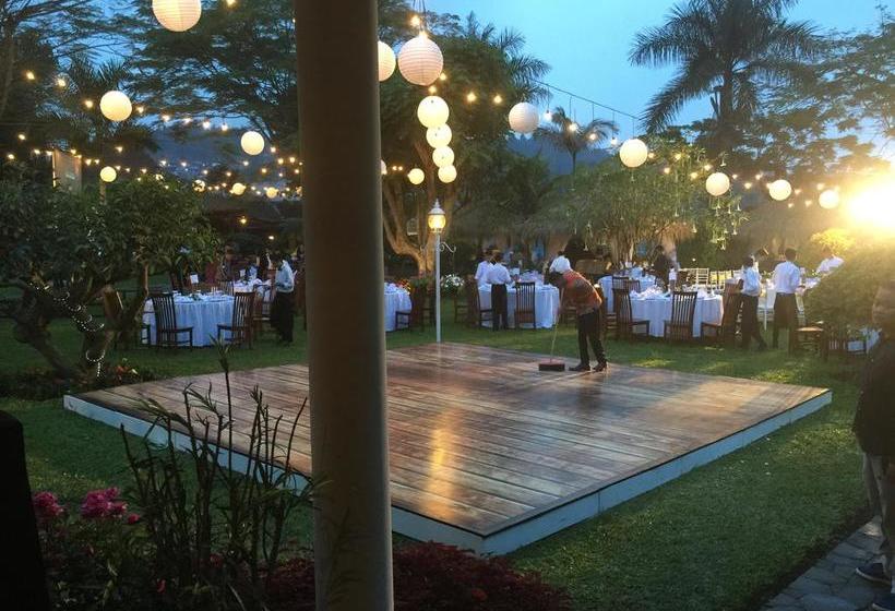 ホテル The La Oma Cafe &