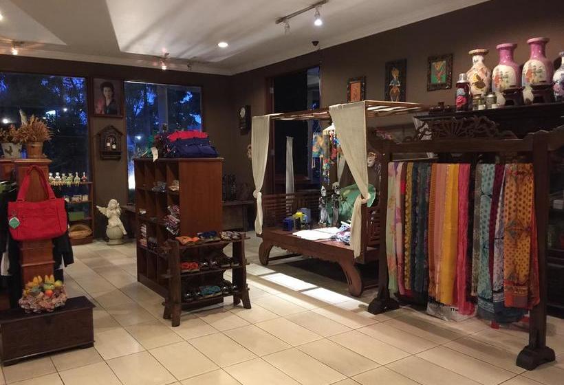 酒店 The La Oma Cafe &