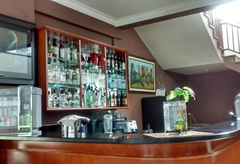 호텔 The La Oma Cafe &