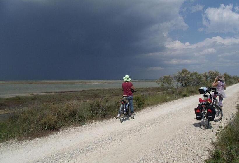 בית מלון כפרי Le Méditérranée