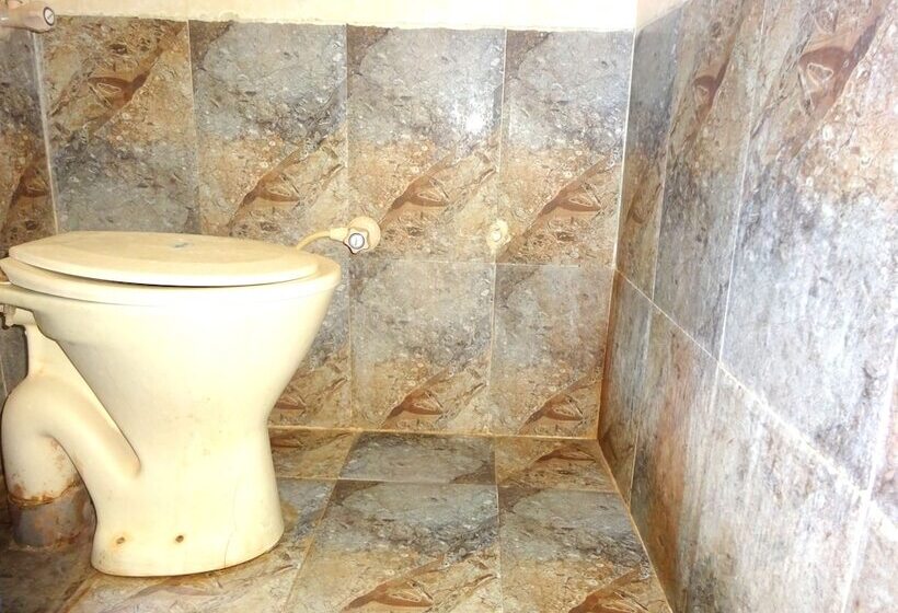 ホテル Raj Palace By Sky Stays