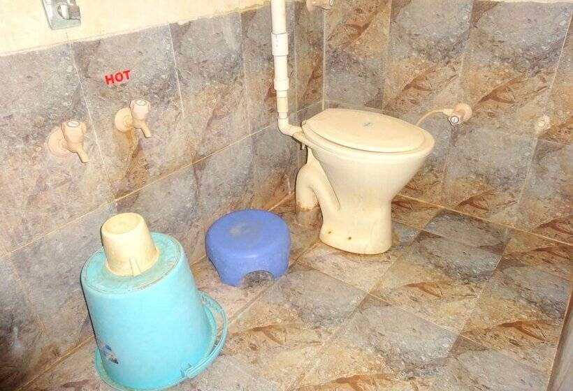 ホテル Raj Palace By Sky Stays