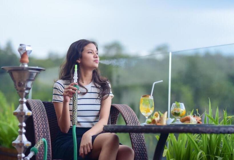 Отель The Golden Crown