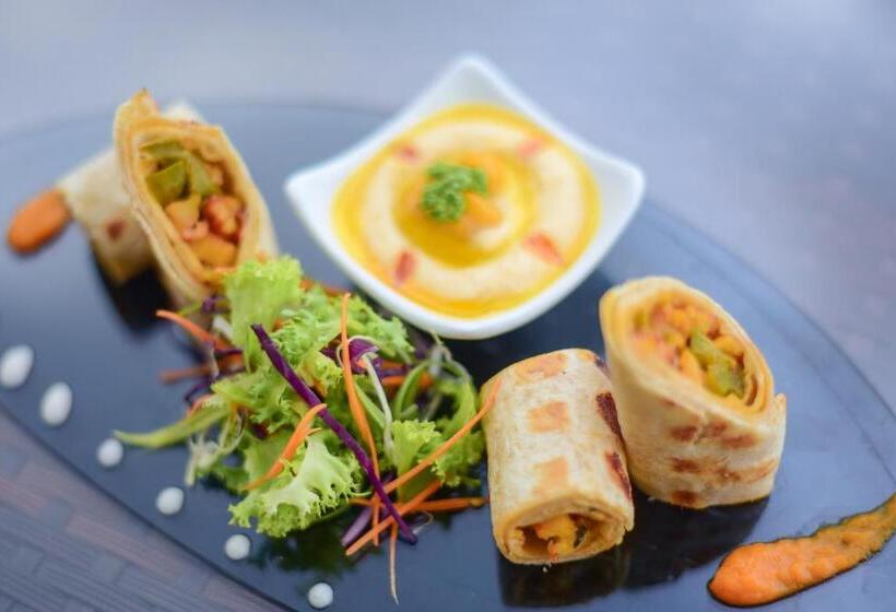 Отель The Golden Crown