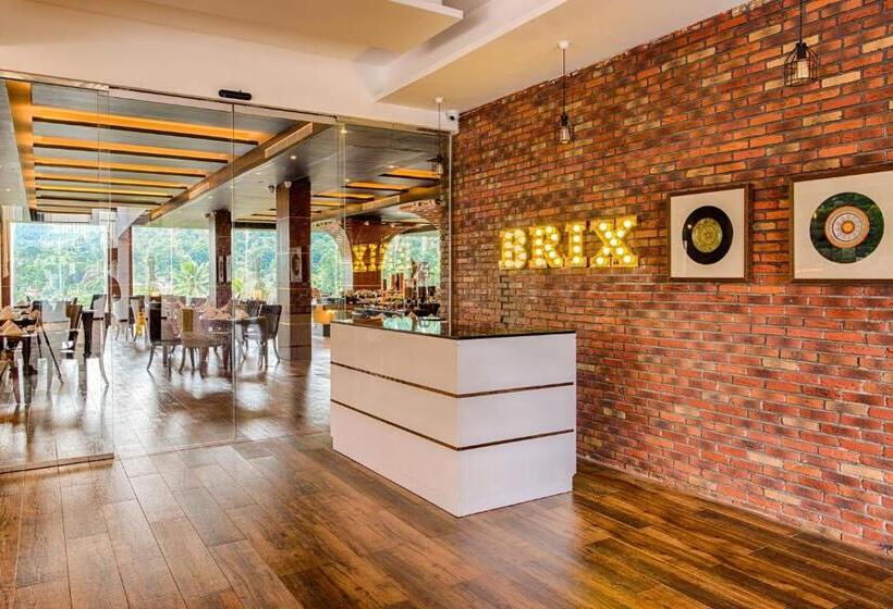 Отель The Golden Crown