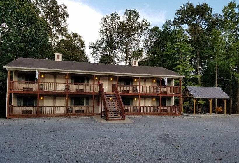 בית מלון כפרי Timber Pointe Resort