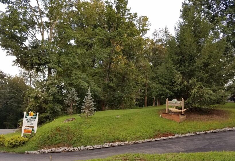 בית מלון כפרי Timber Pointe Resort