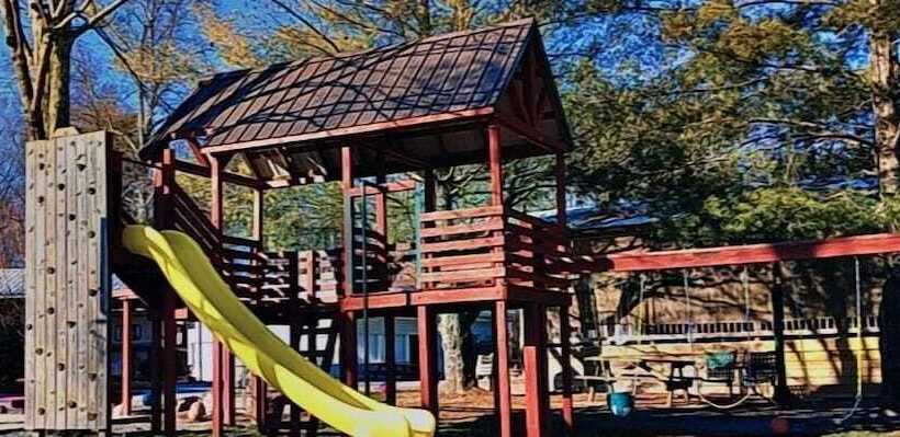 בית מלון כפרי Timber Pointe Resort