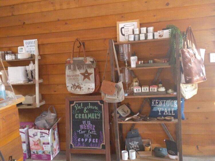 בית מלון כפרי Timber Pointe Resort