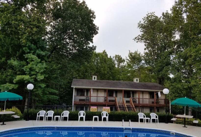 בית מלון כפרי Timber Pointe Resort