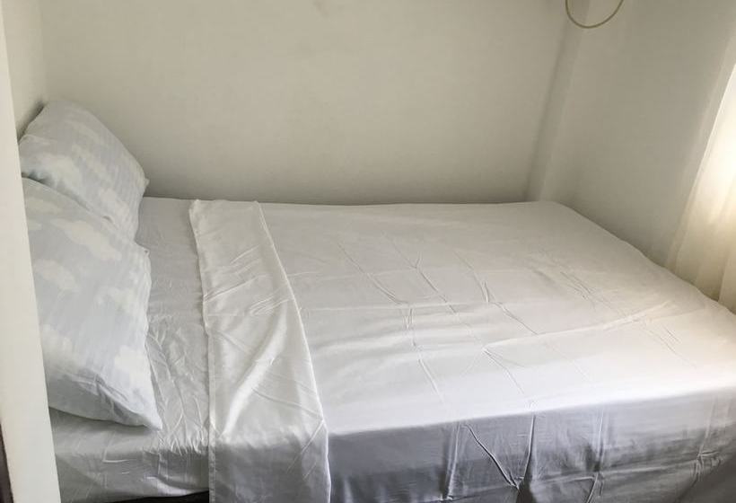 Joyful Island Hostel Mactan Beach