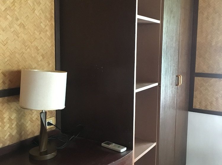 Joyful Island Hostel Mactan Beach