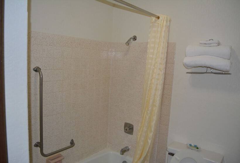 モーテル Bloomer Inn & Suites