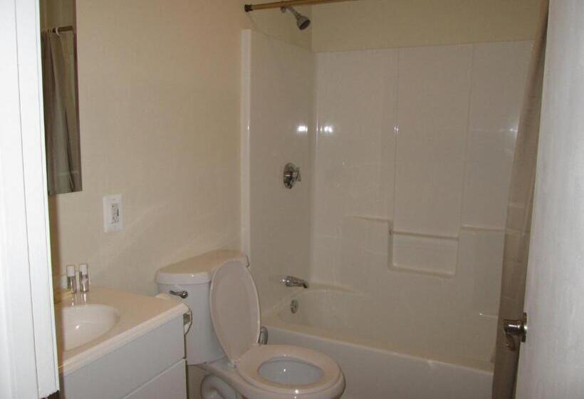 모텔 Misquamicut Beach Front Inn