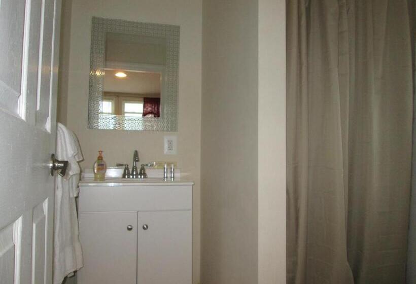 모텔 Misquamicut Beach Front Inn