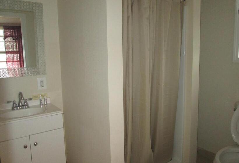 모텔 Misquamicut Beach Front Inn