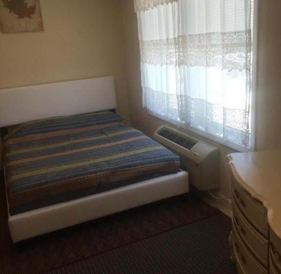 모텔 Misquamicut Beach Front Inn