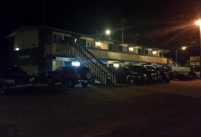 فندق على الطريق Ranchland Inn