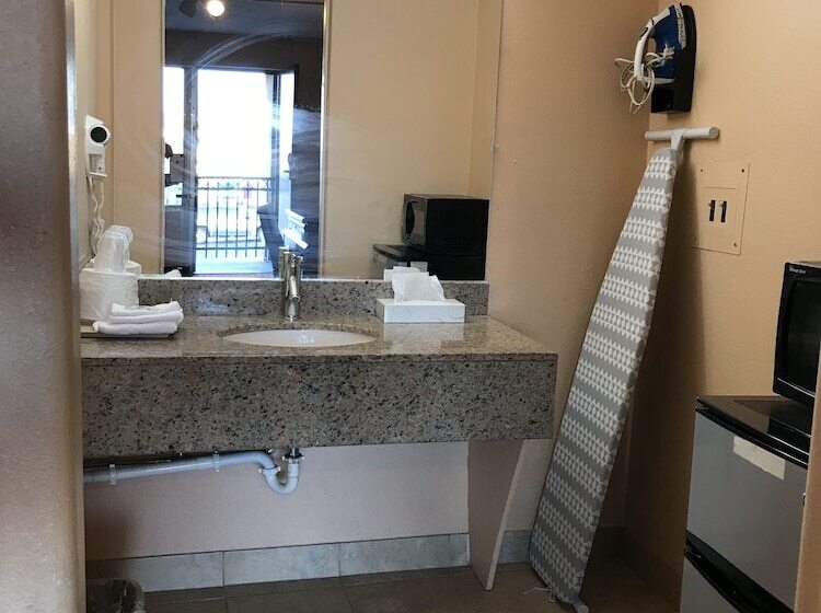 فندق على الطريق Travel Inn