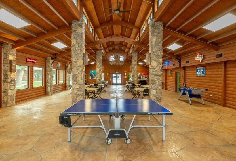 אתר נופש Sun Outdoors Lake Travis