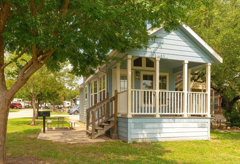 אתר נופש Sun Outdoors Lake Travis