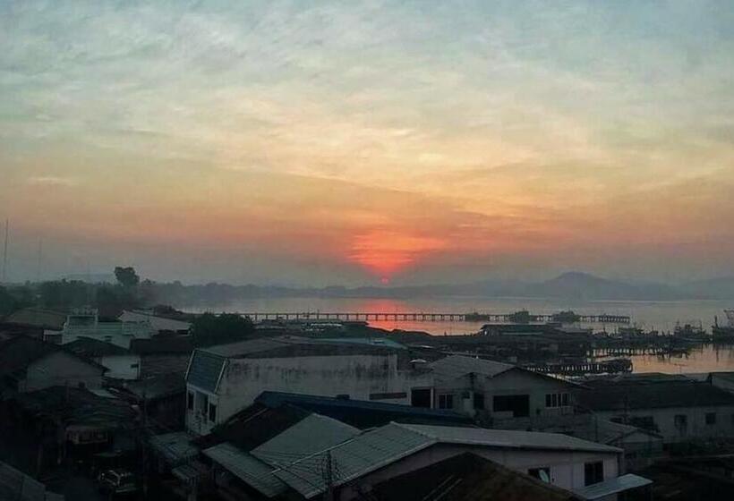 Sattahiptale Boutique Guesthouse & Hostel